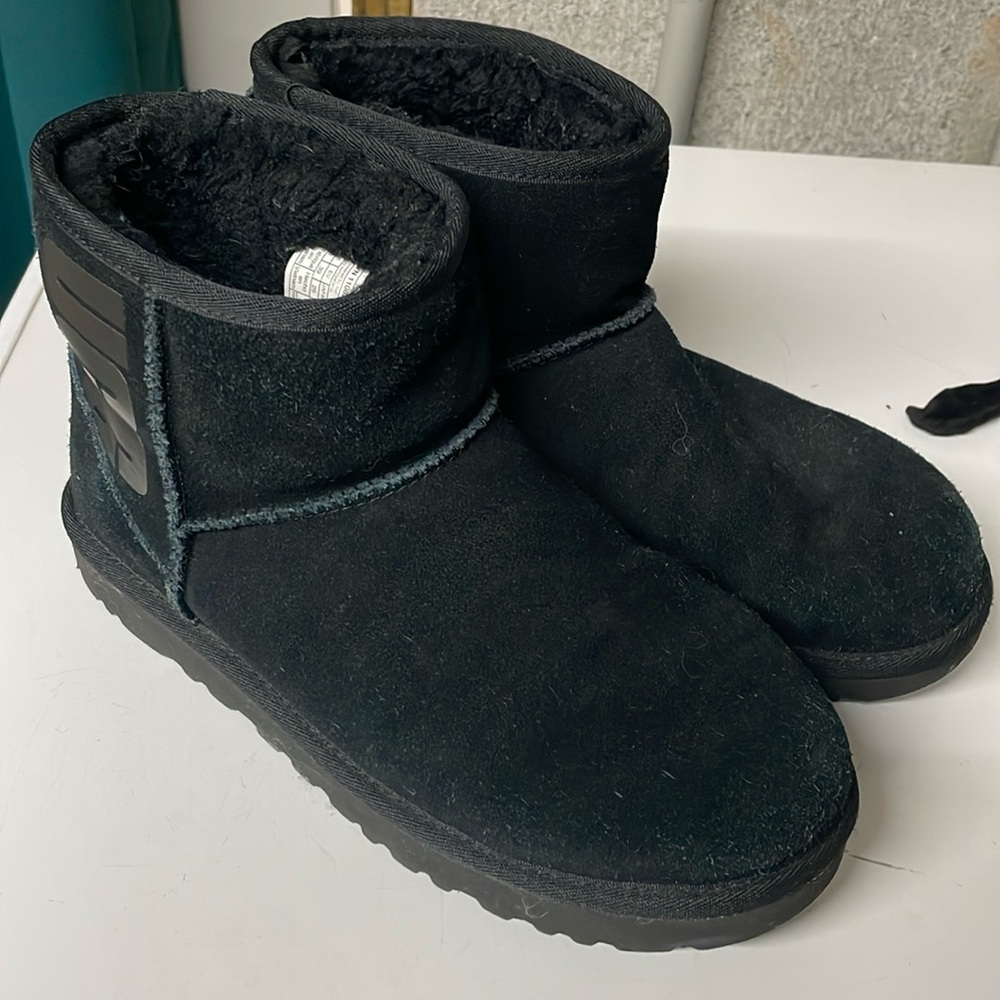 UGG minis